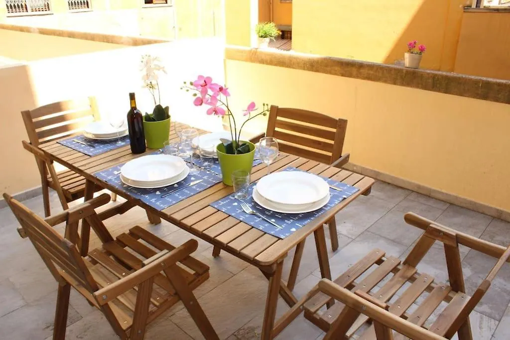 Art Apartment Stazione B Florence Italy
