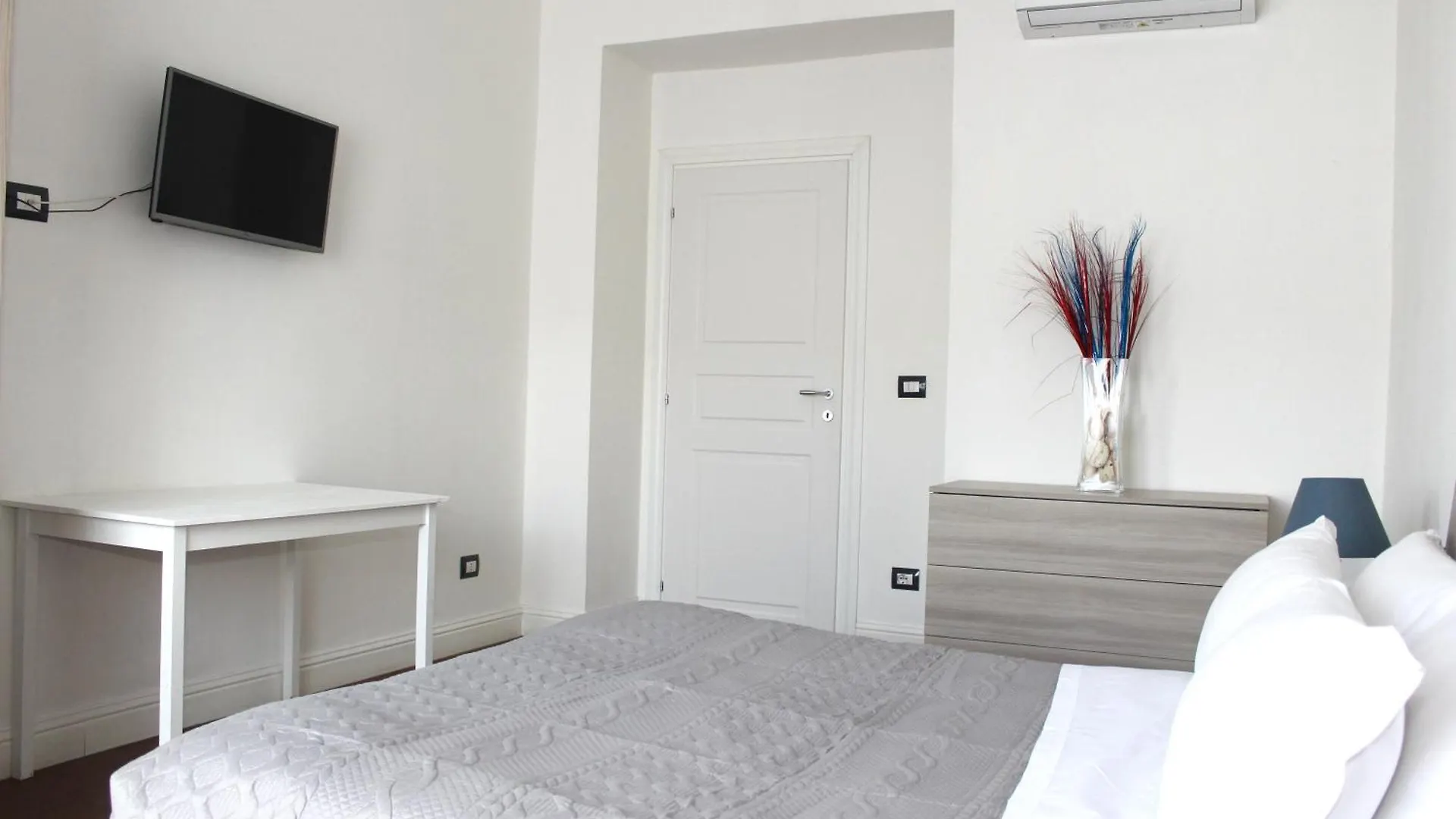 Art Apartment Stazione B Florence Italy